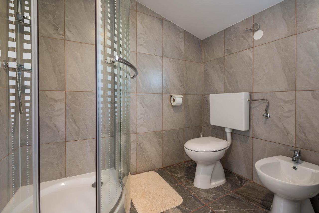 Apartment Radeki Glavica 112b Loborika Esterno foto
