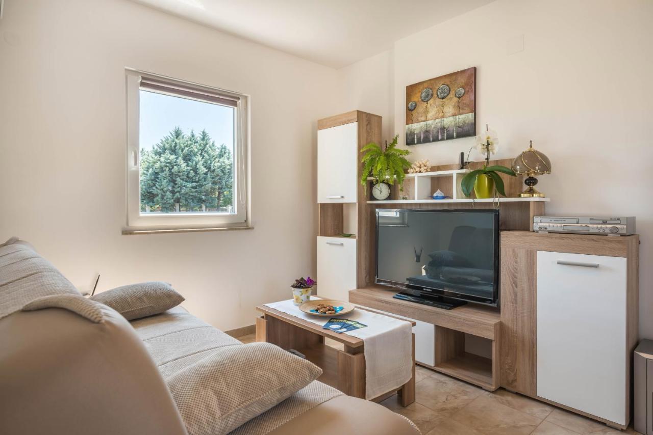Apartment Radeki Glavica 112b Loborika Esterno foto